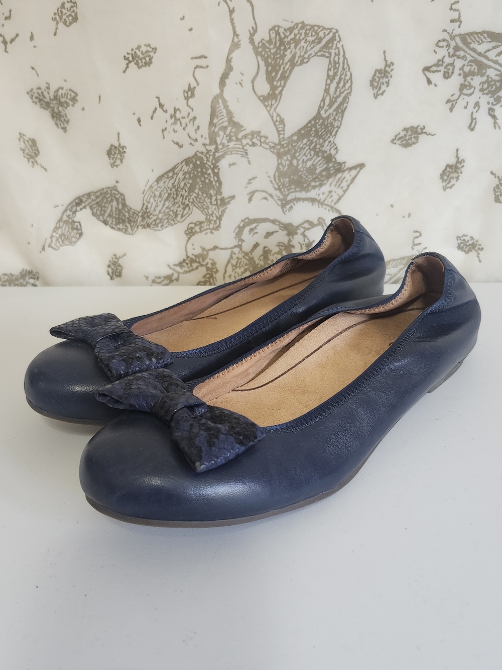 Vionic Zelda Navy snake skin bow flats Women’s size 8